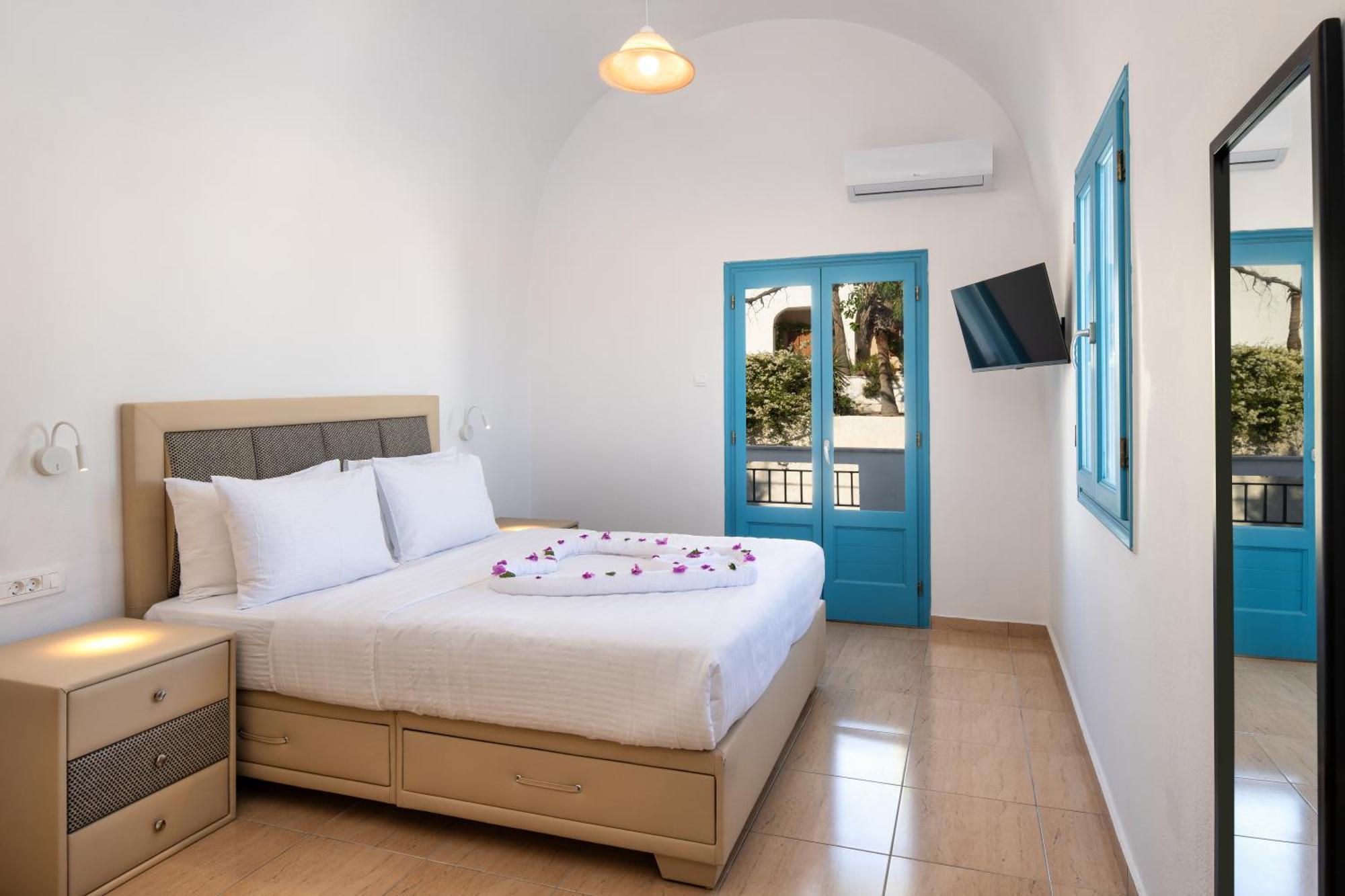 Hillside Elegance Suites Fira  Exterior foto