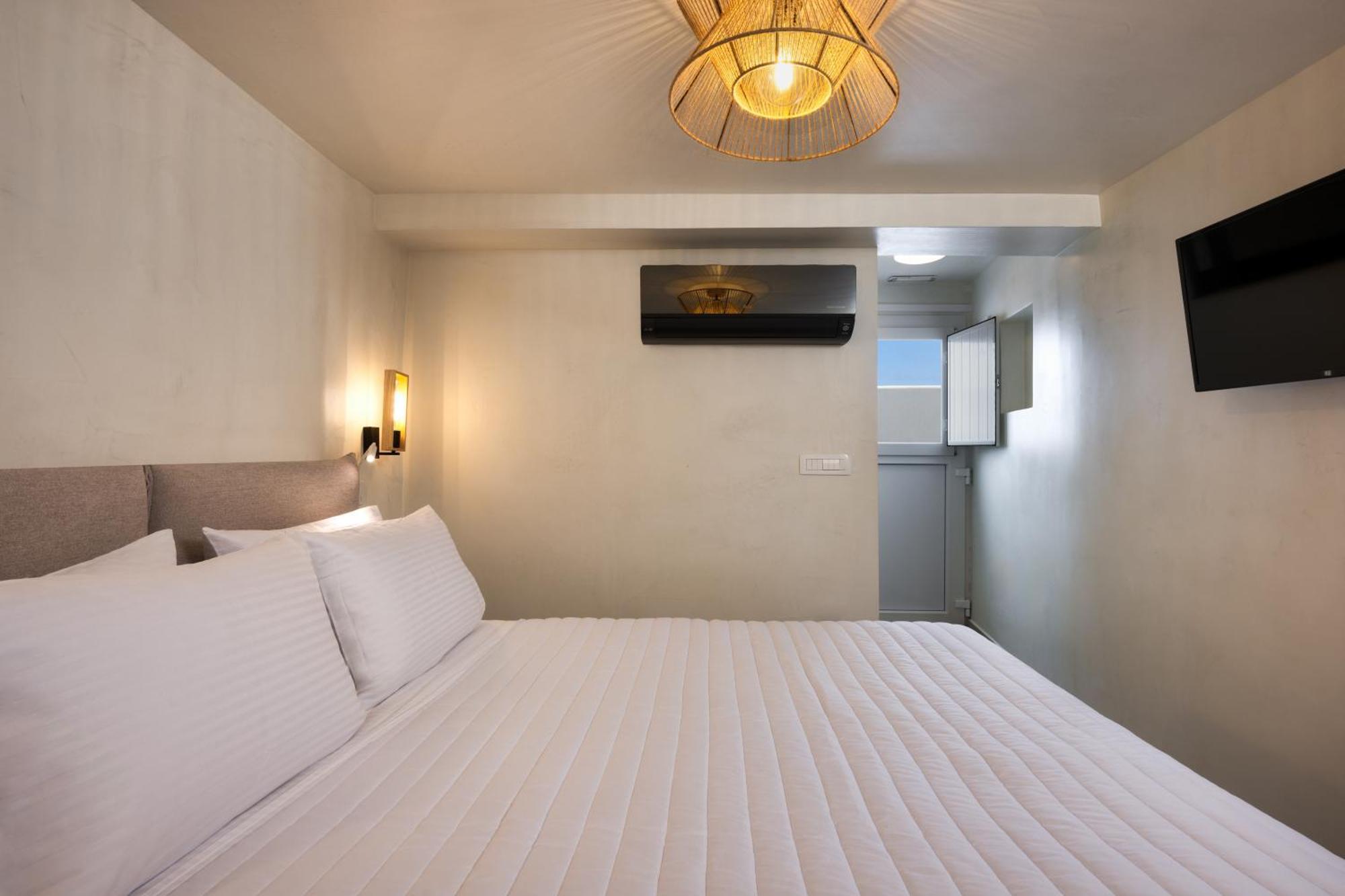 Hillside Elegance Suites Fira  Exterior foto