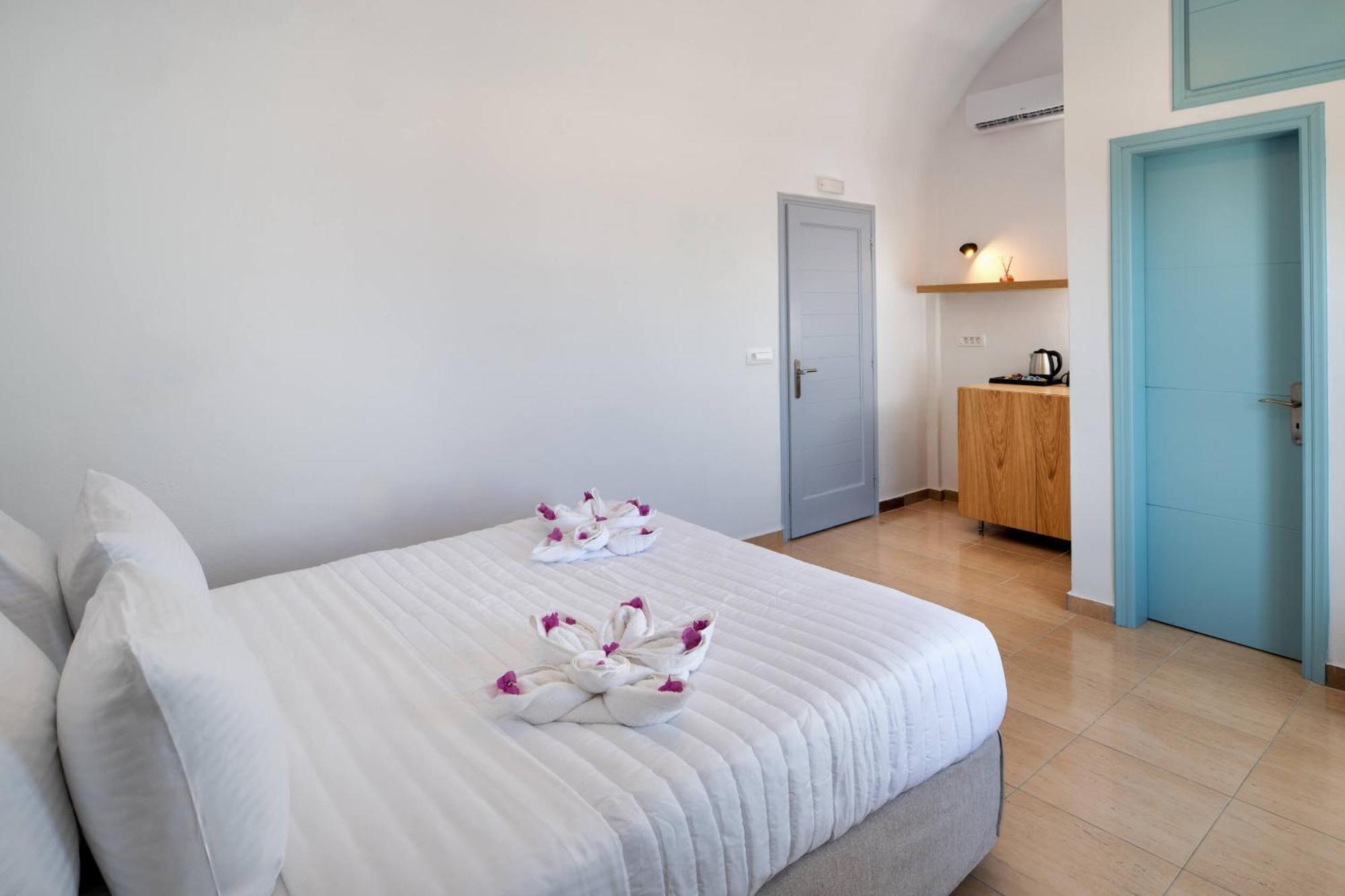 Hillside Elegance Suites Fira  Exterior foto